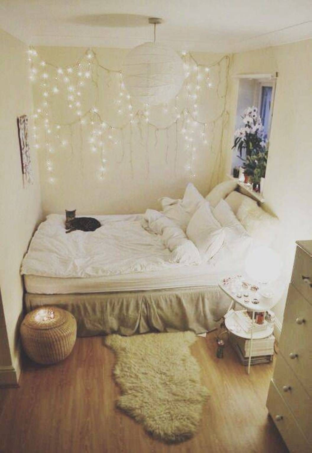 Awesome string light ideas for bedroom 15