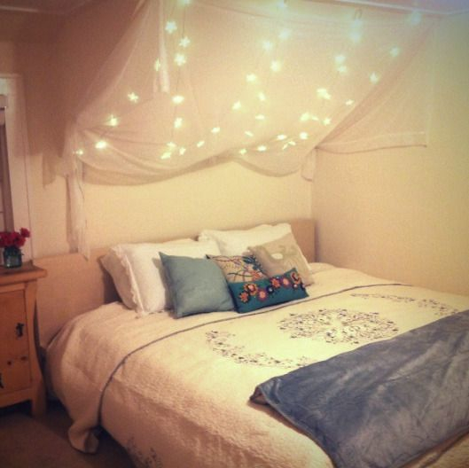 Awesome string light ideas for bedroom 26