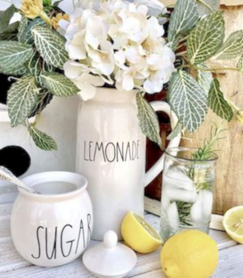 Beautiful farmhouse decor ideas for summer 11