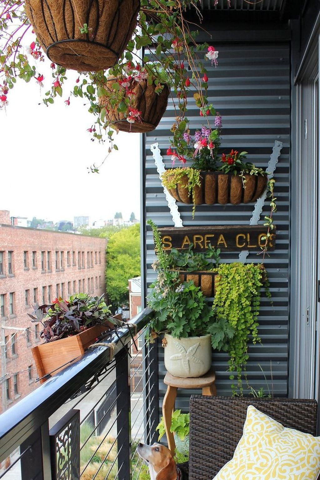 Creative small balcony design ideas for spring 03