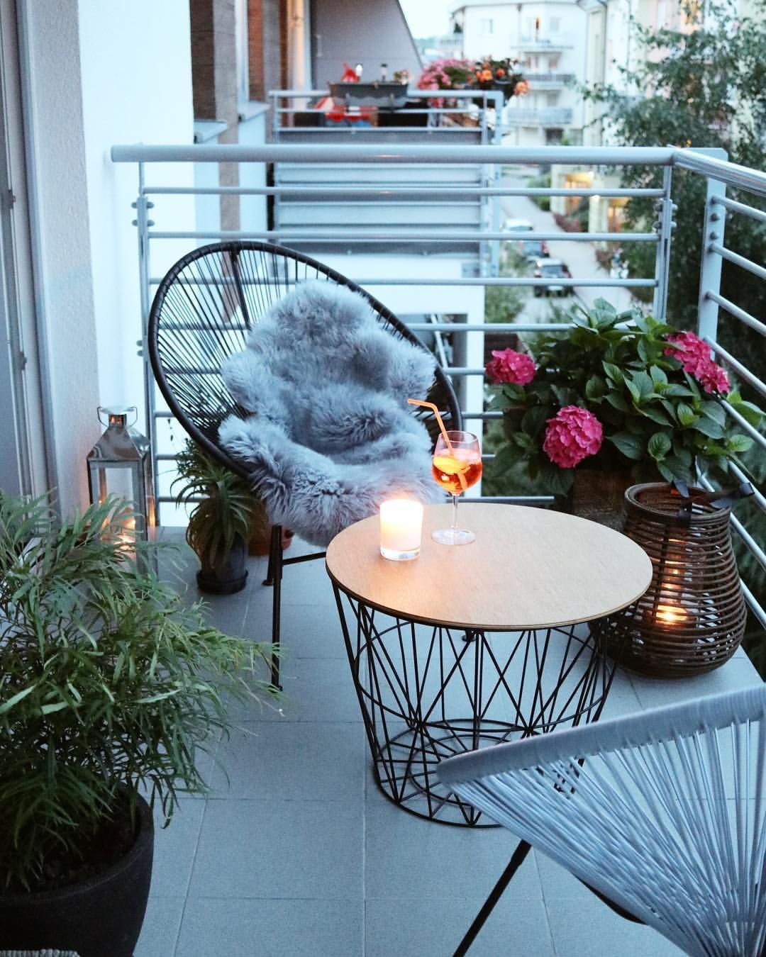 Creative small balcony design ideas for spring 16