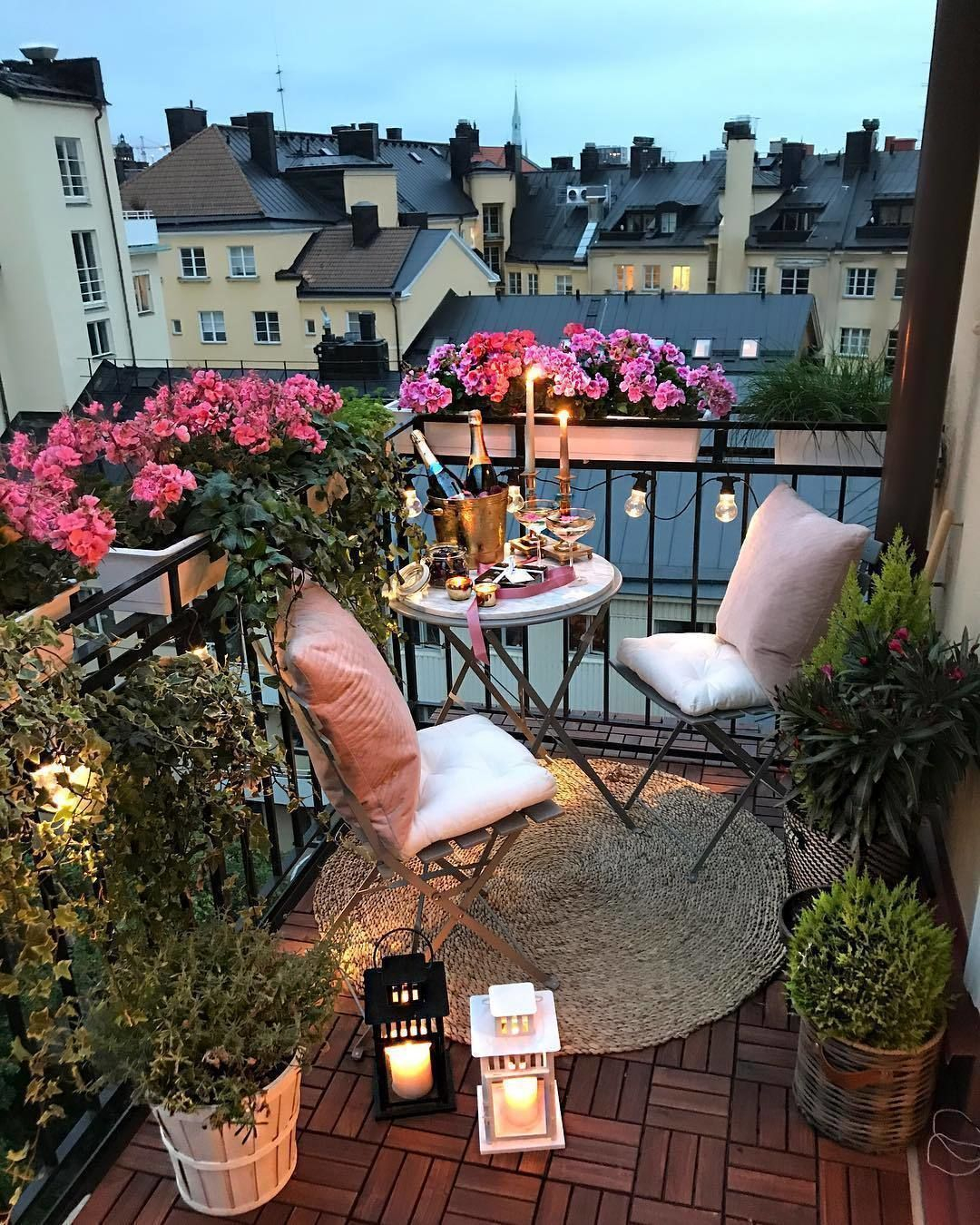 Creative small balcony design ideas for spring 30