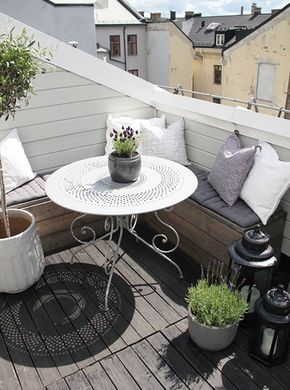 Creative small balcony design ideas for spring 44
