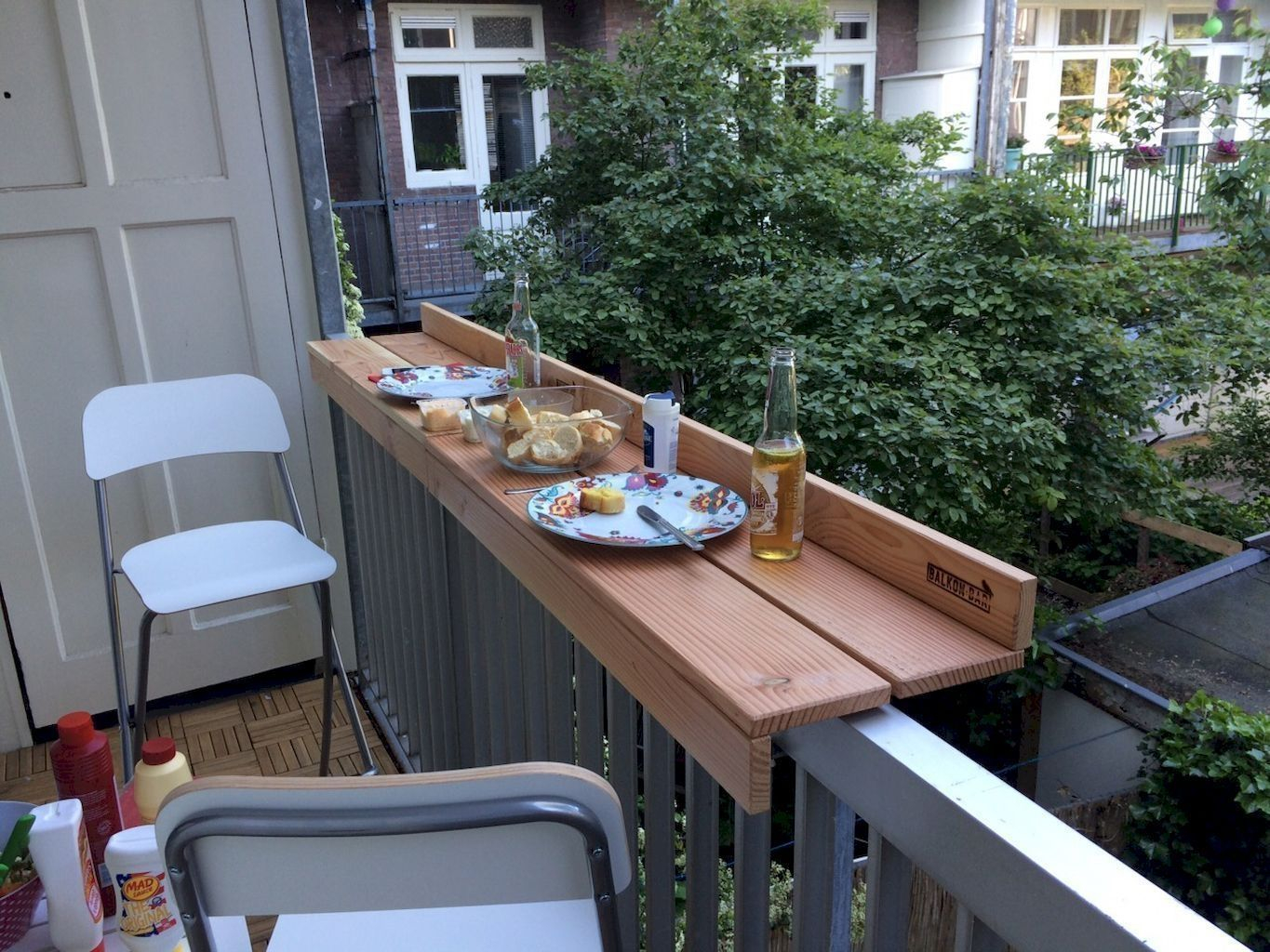 Creative small balcony design ideas for spring 59