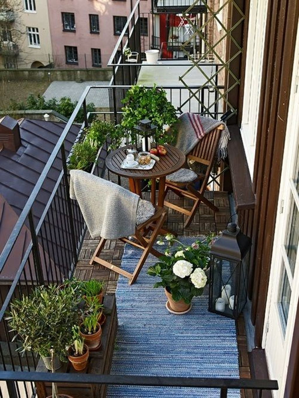 Creative small balcony design ideas for spring 64
