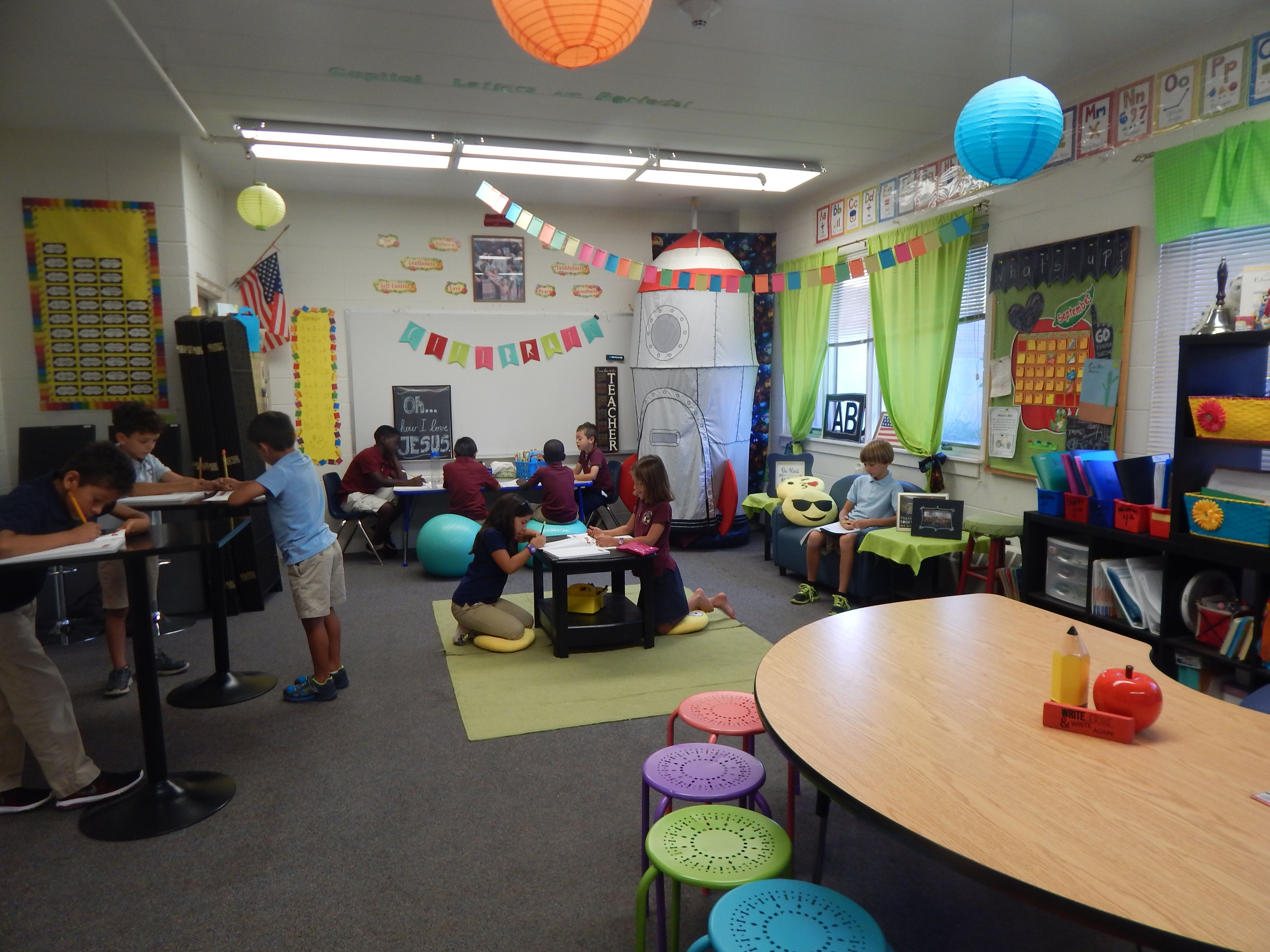 Gorgeous classroom design ideas for back to school 36