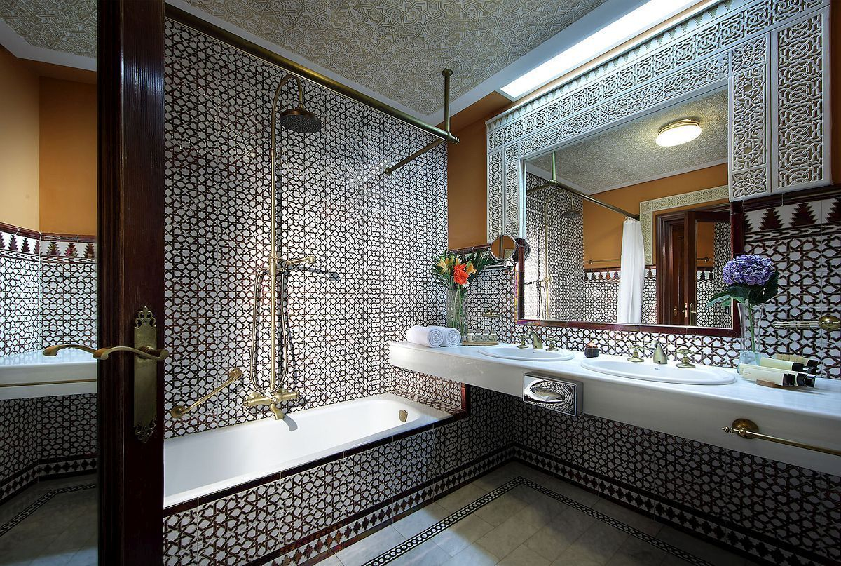 Luxury traditional bathroom design ideas for your classy room 36