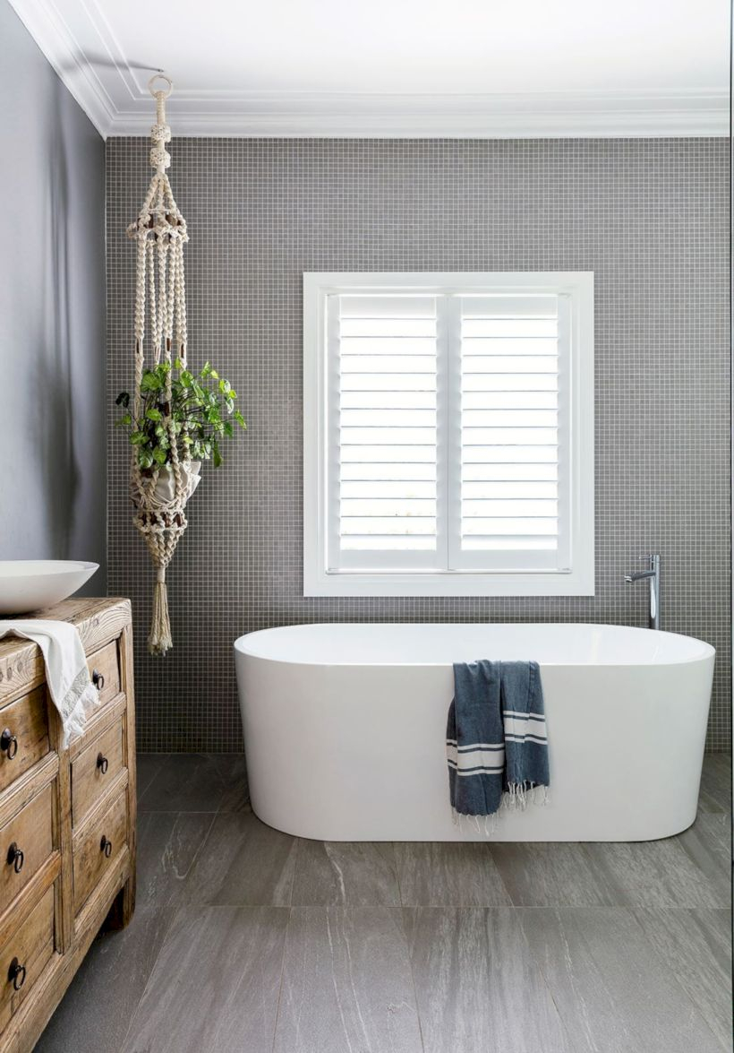 Rustic farmhouse bathroom ideas with shower 35
