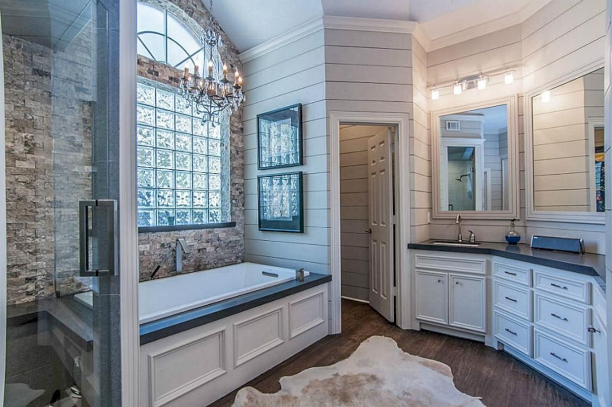 Rustic farmhouse bathroom ideas with shower 59