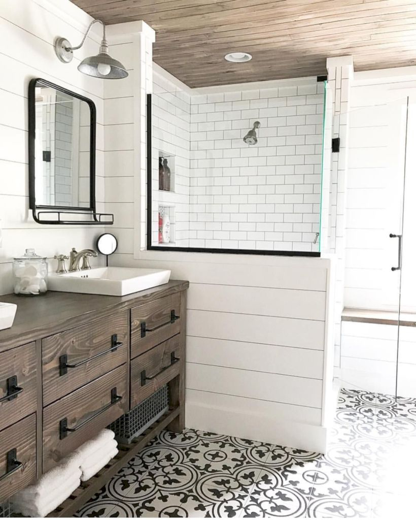 Rustic farmhouse bathroom ideas with shower 82