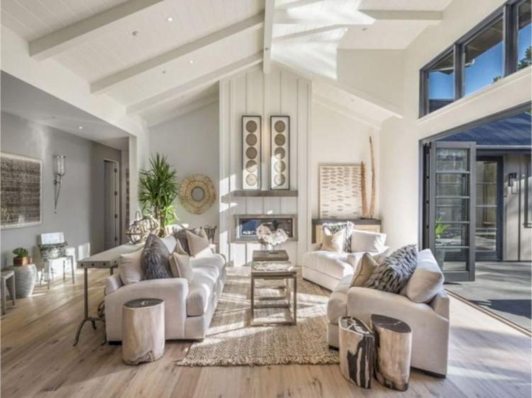 Rustic modern farmhouse living room decor ideas 117