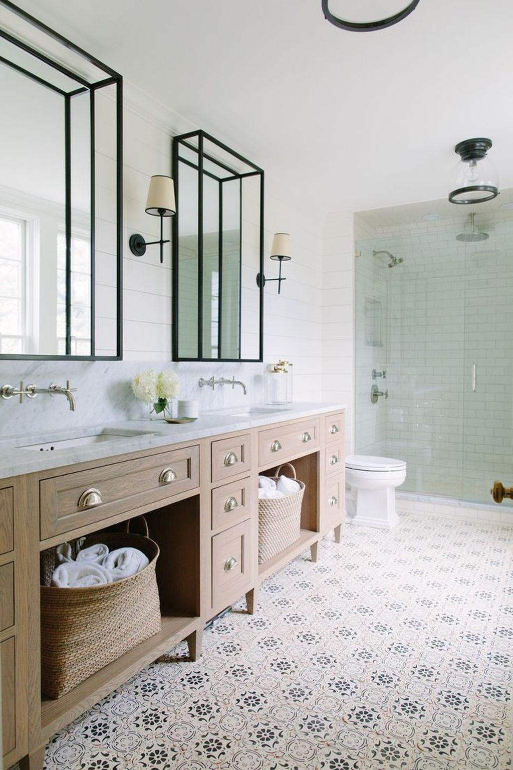 Unique attic bathroom design ideas for your private haven 01