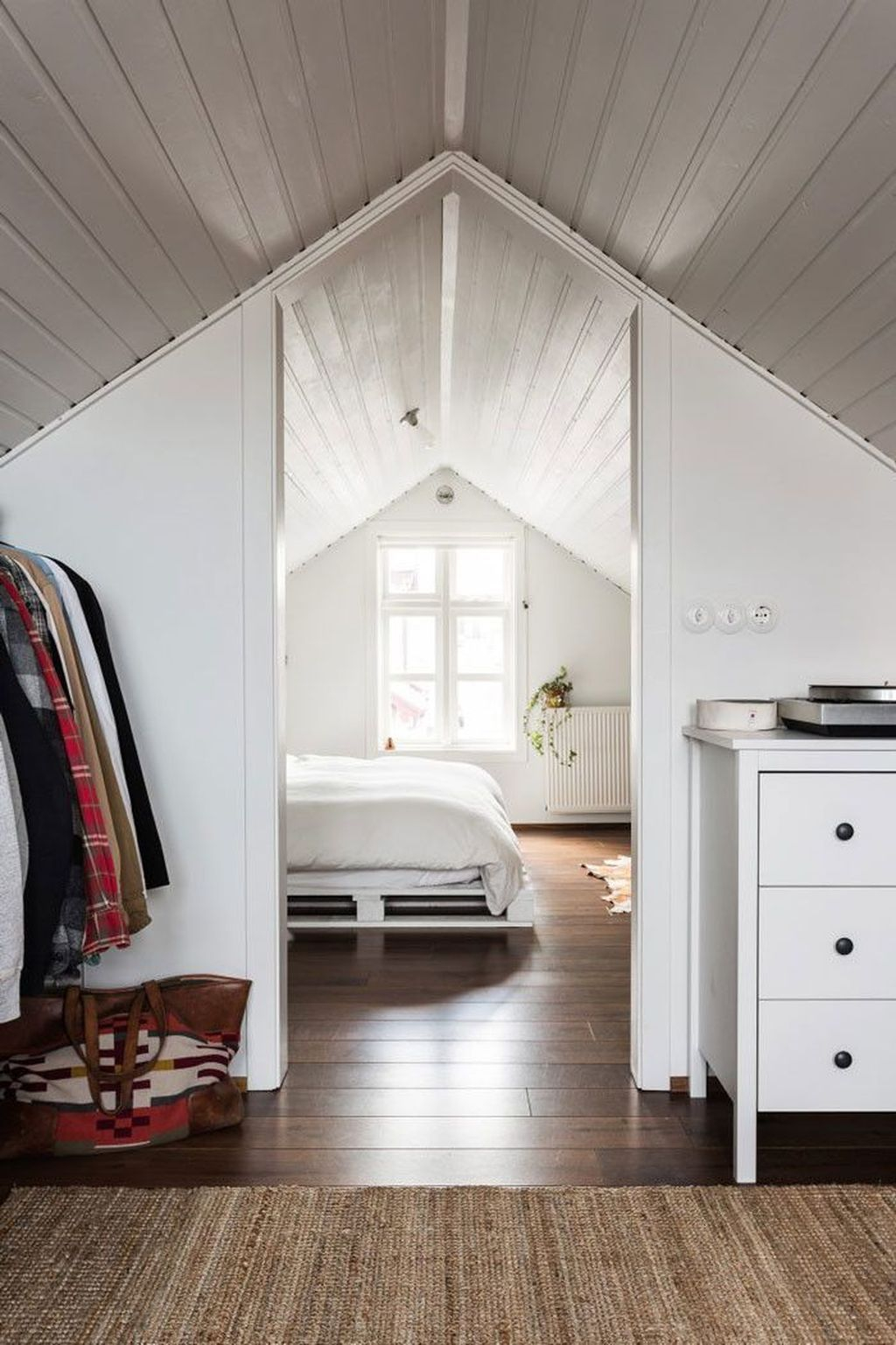 Unique attic bathroom design ideas for your private haven 25