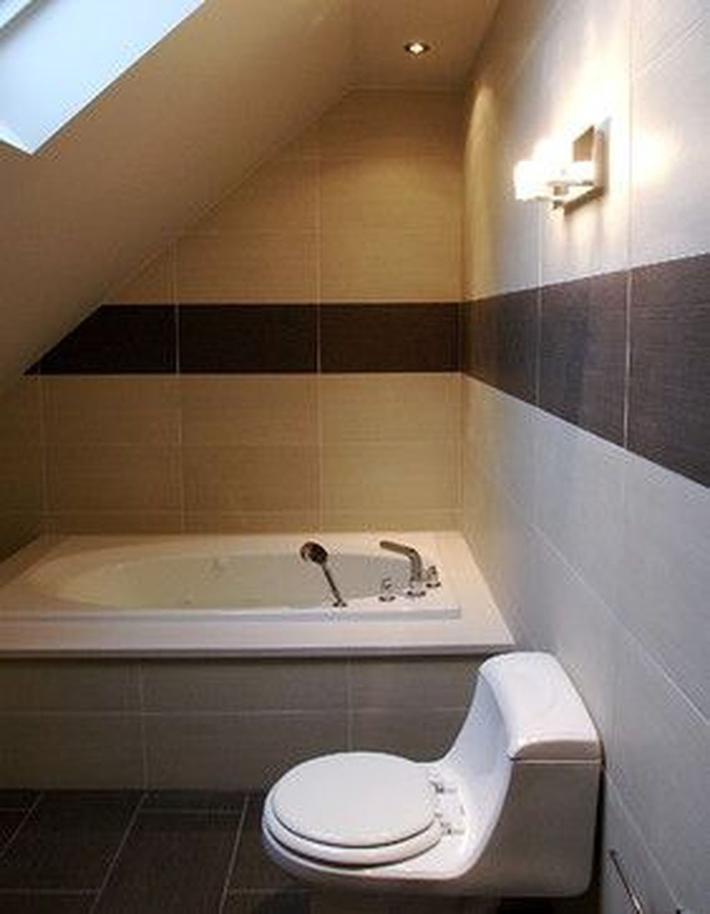 Unique attic bathroom design ideas for your private haven 27