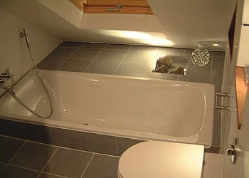 Unique attic bathroom design ideas for your private haven 29