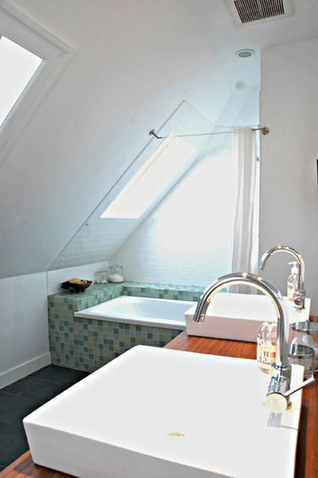 Unique attic bathroom design ideas for your private haven 32