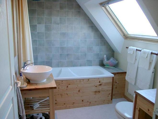 Unique attic bathroom design ideas for your private haven 40