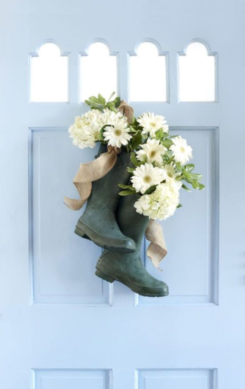Beautiful decor ideas to hang on your door that aren't wreaths 05