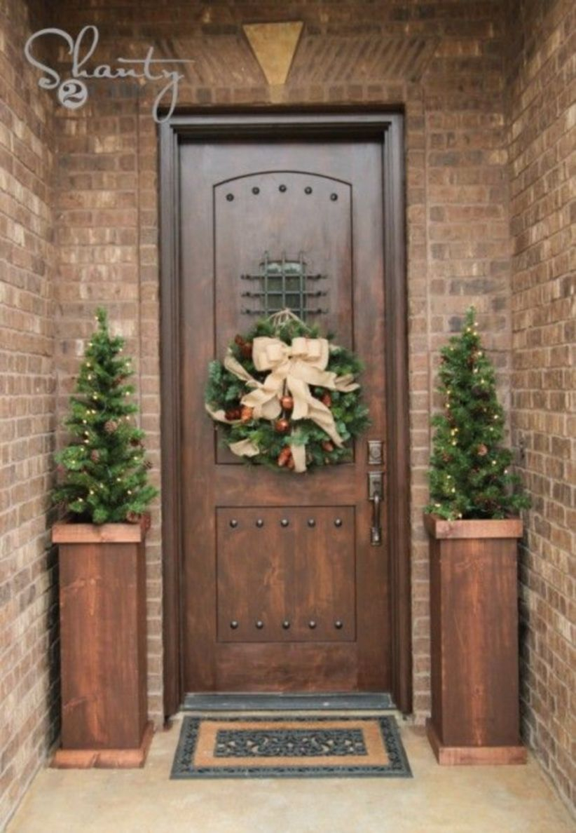 Beautiful decor ideas to hang on your door that aren't wreaths 08