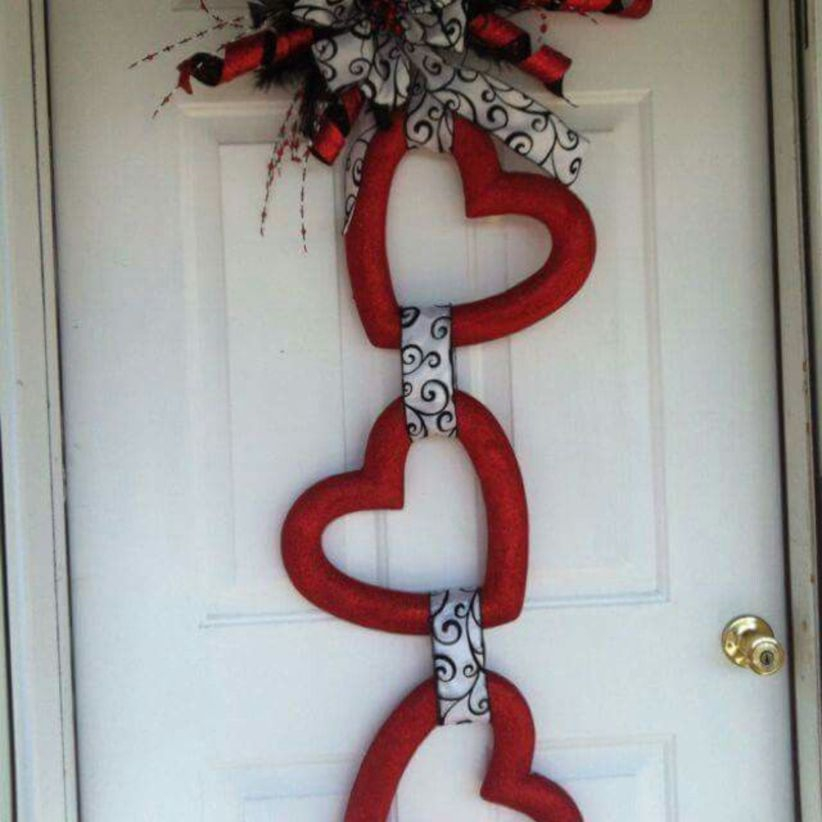 Beautiful decor ideas to hang on your door that aren't wreaths 14