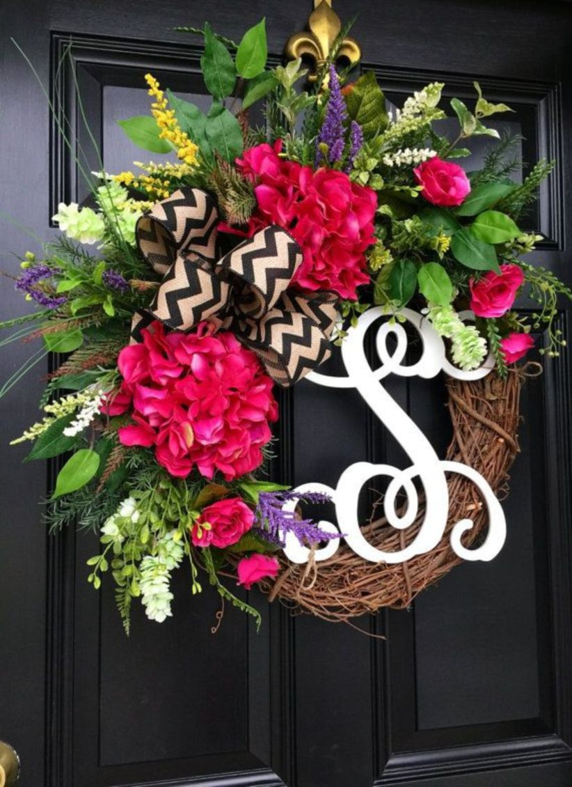 Beautiful decor ideas to hang on your door that aren't wreaths 18