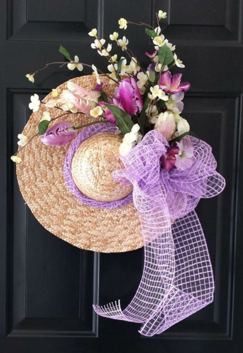 Beautiful decor ideas to hang on your door that aren't wreaths 22