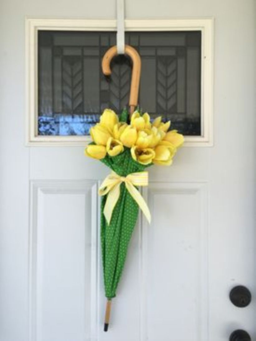 Beautiful decor ideas to hang on your door that aren't wreaths 35