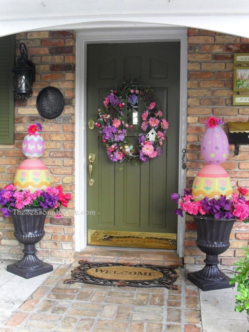 Beautiful decor ideas to hang on your door that aren't wreaths 37