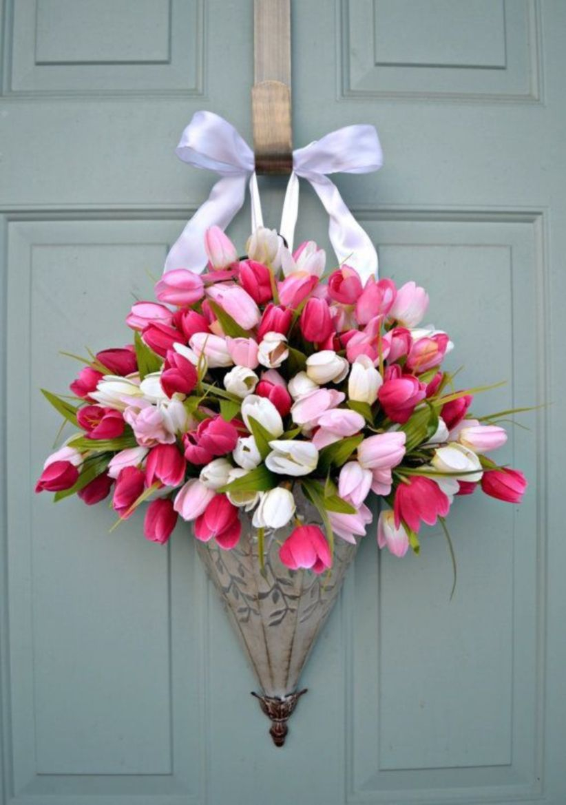 Beautiful decor ideas to hang on your door that aren't wreaths 38