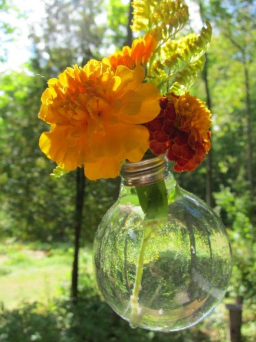 Bright ideas to recycle old light blubs 04
