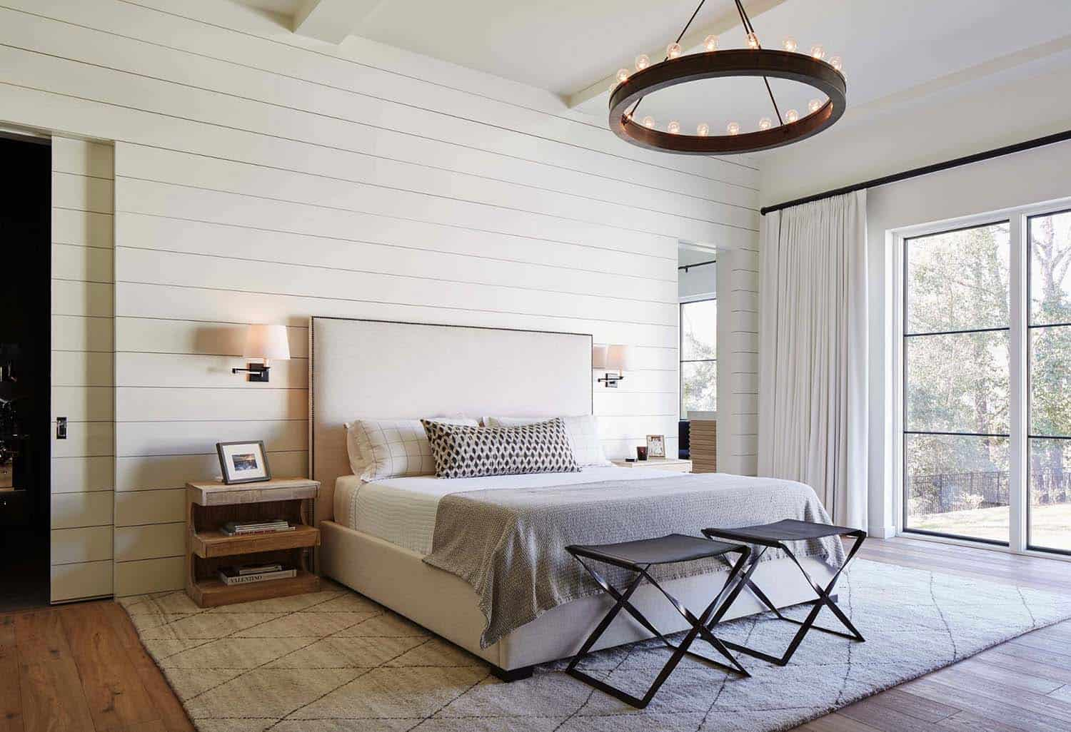 53 Cozy Farmhouse Master Bedroom Decorating Ideas - Matchness.com