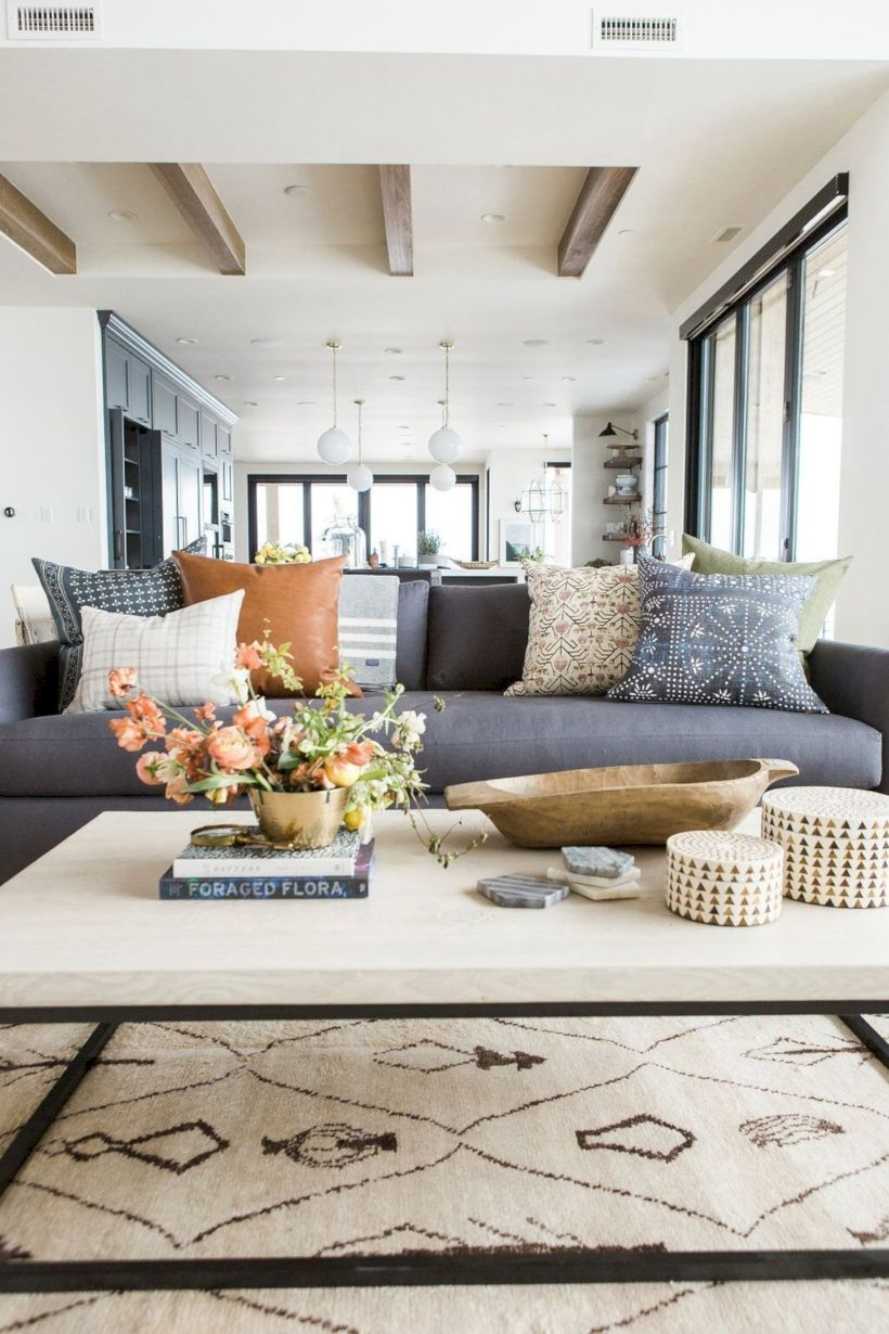 Adorable and cozy neutral living room design ideas 35