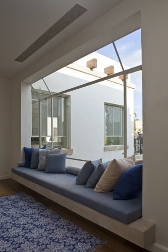 Bay window ideas that blend well with modern interior design 08