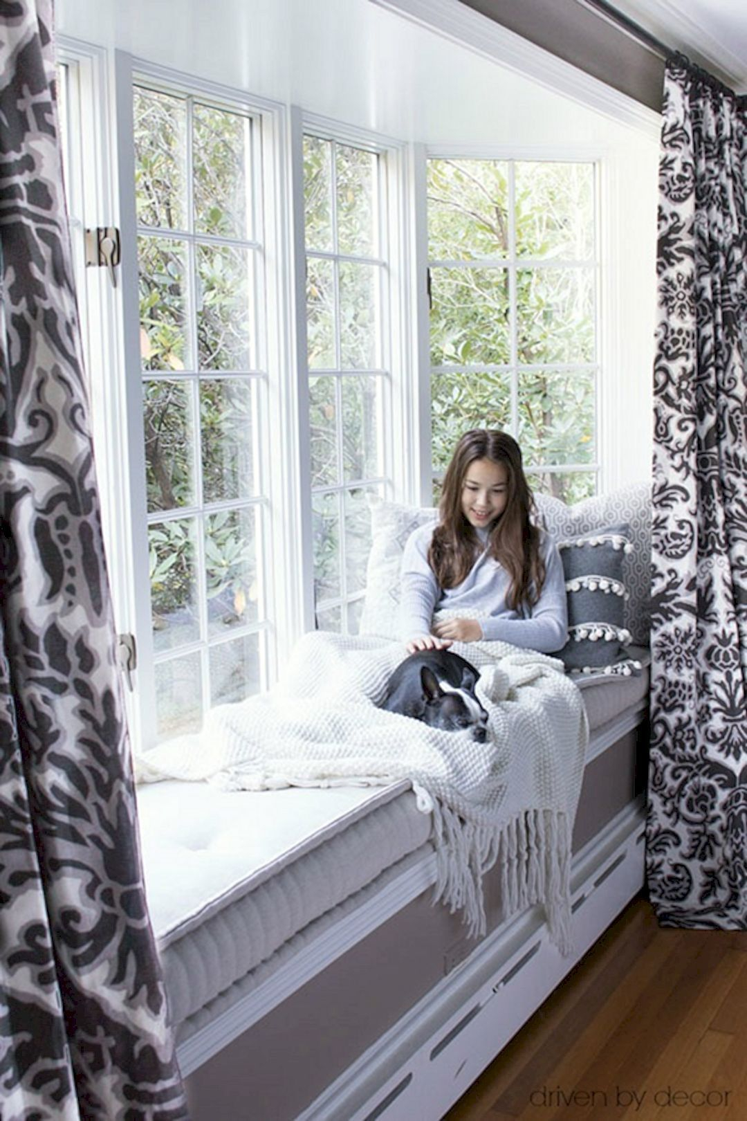 Bay window ideas that blend well with modern interior design 33