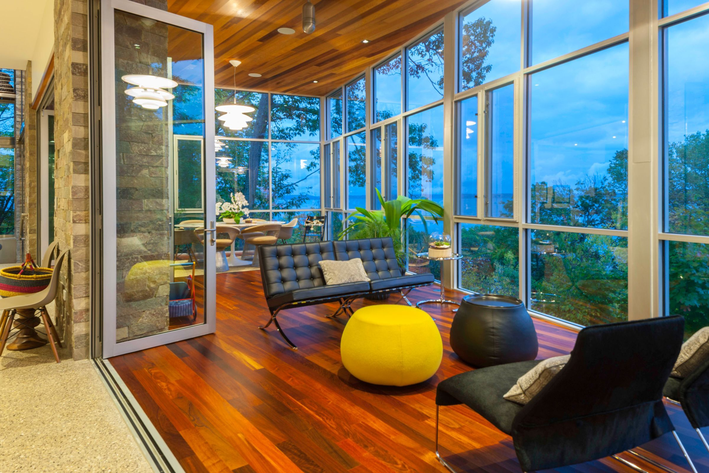 Bay window ideas that blend well with modern interior design 43