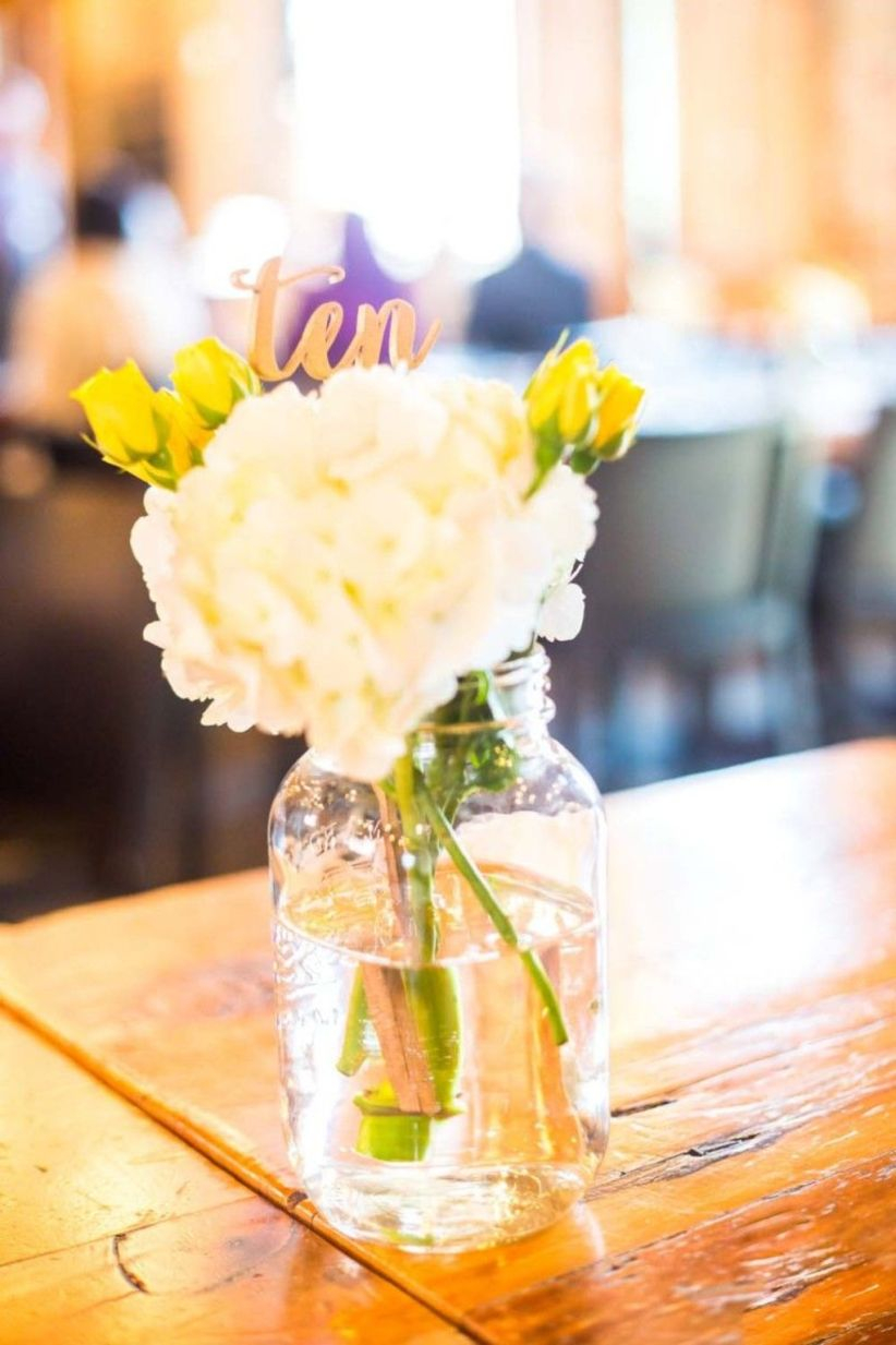 Cheerful ways to use mason jars this spring 15