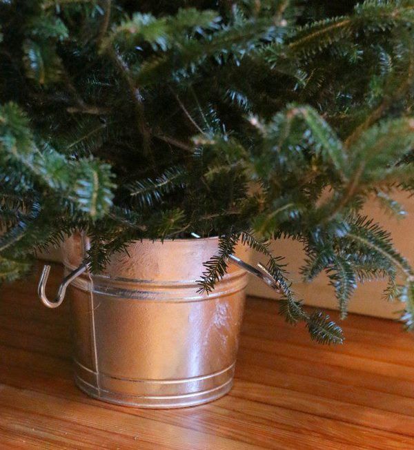 Diy-christmas-tree-stand-bucket-ideas-and-tutorial
