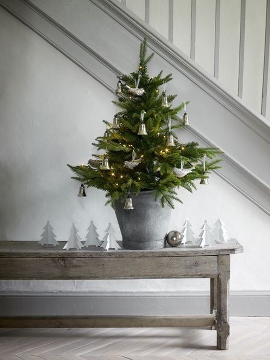 Minimalist-small-tree-in-a-bucket-ideas-for-christmas40