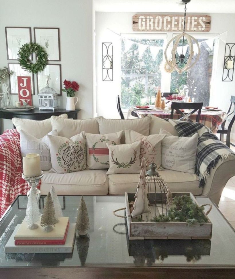 Adorable farmhouse christmas decor ideas 27