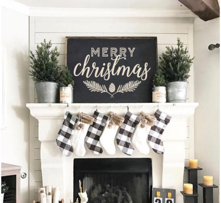 Adorable farmhouse christmas decor ideas 36