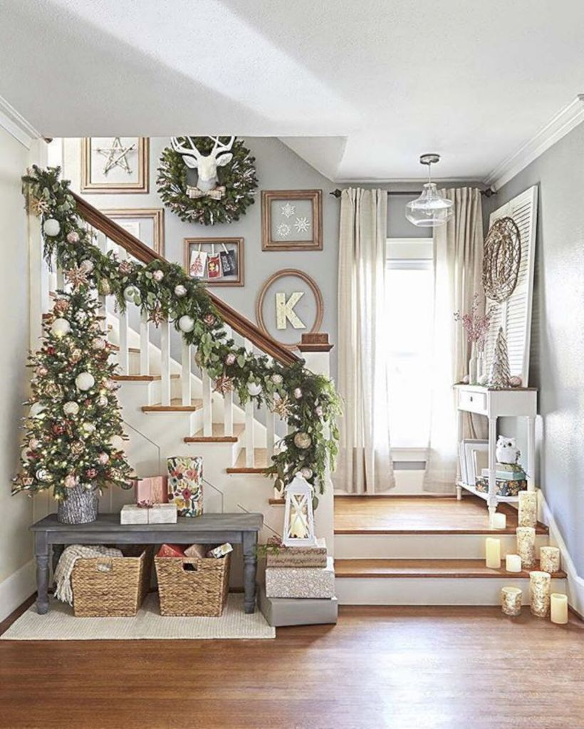 Adorable farmhouse christmas decor ideas 42
