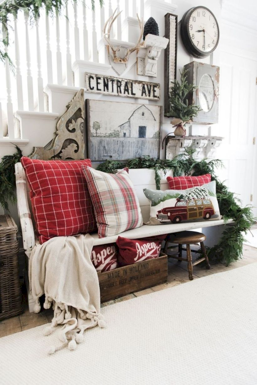 Adorable farmhouse christmas decor ideas 44