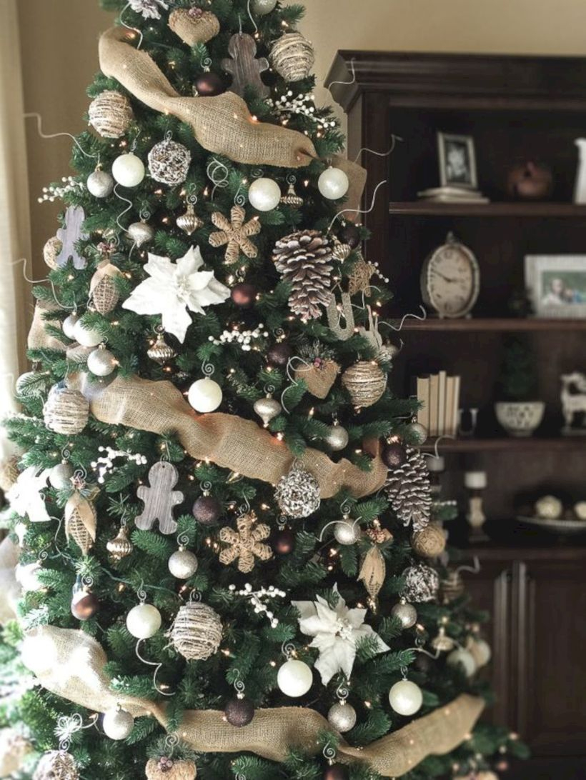 Adorable farmhouse christmas decor ideas 46