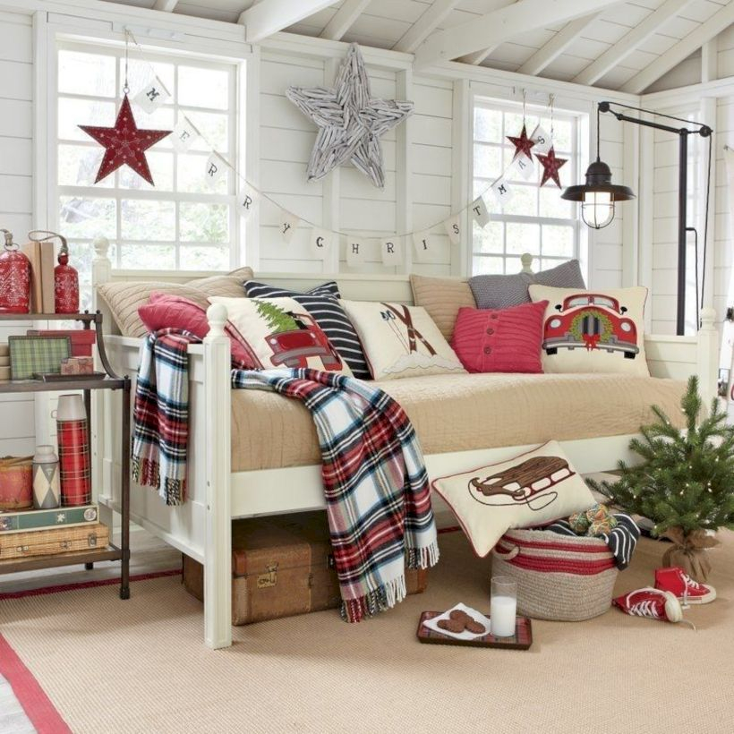 Adorable farmhouse christmas decor ideas 51