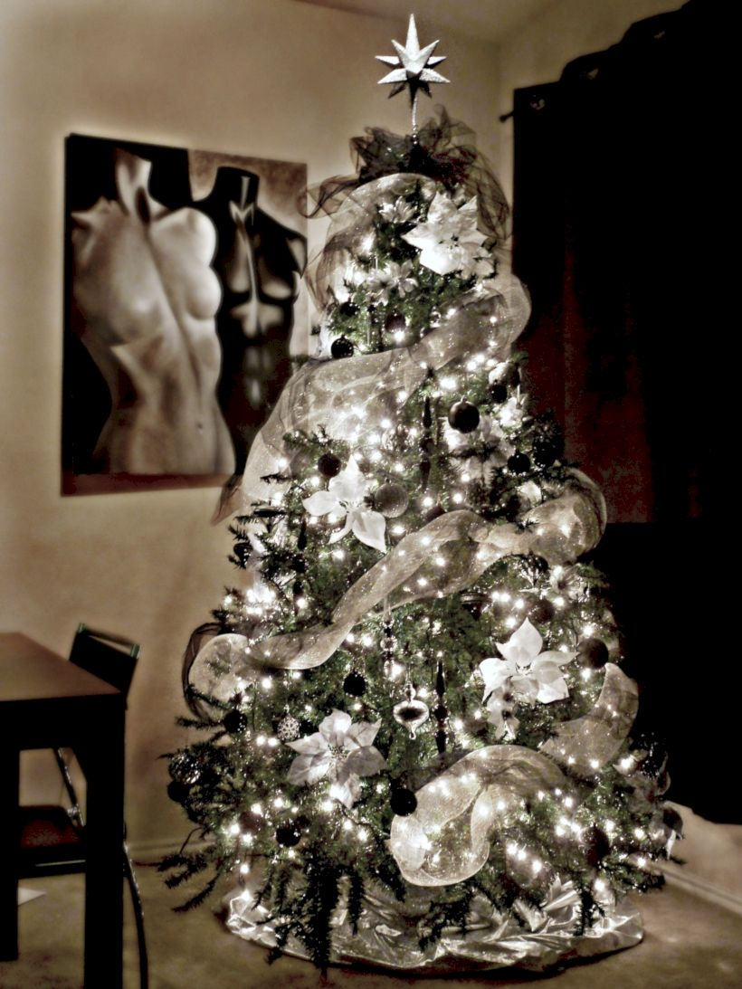 Awesome silver and white christmas tree decorating ideas 05