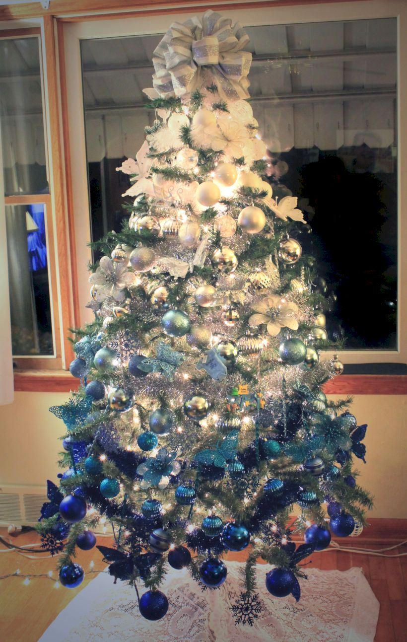 Awesome silver and white christmas tree decorating ideas 14