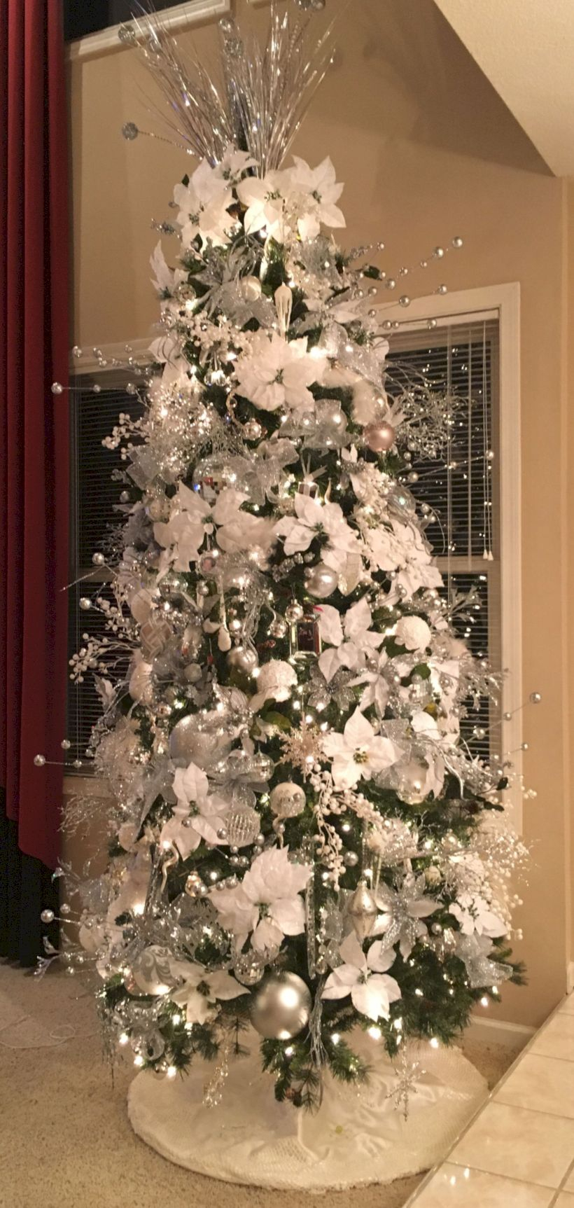 Awesome silver and white christmas tree decorating ideas 41