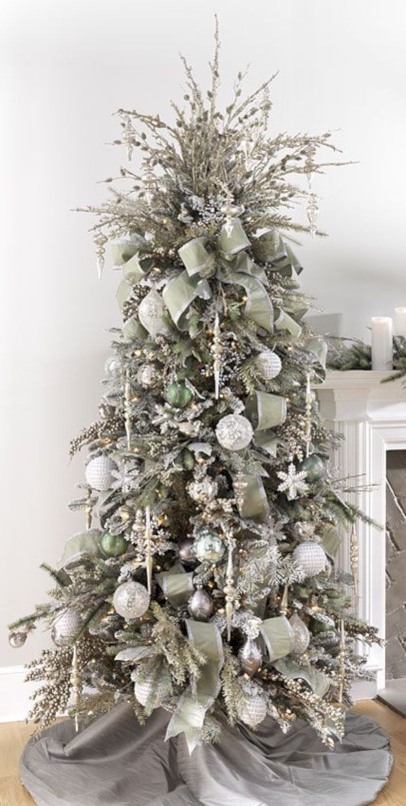 Awesome silver and white christmas tree decorating ideas 44