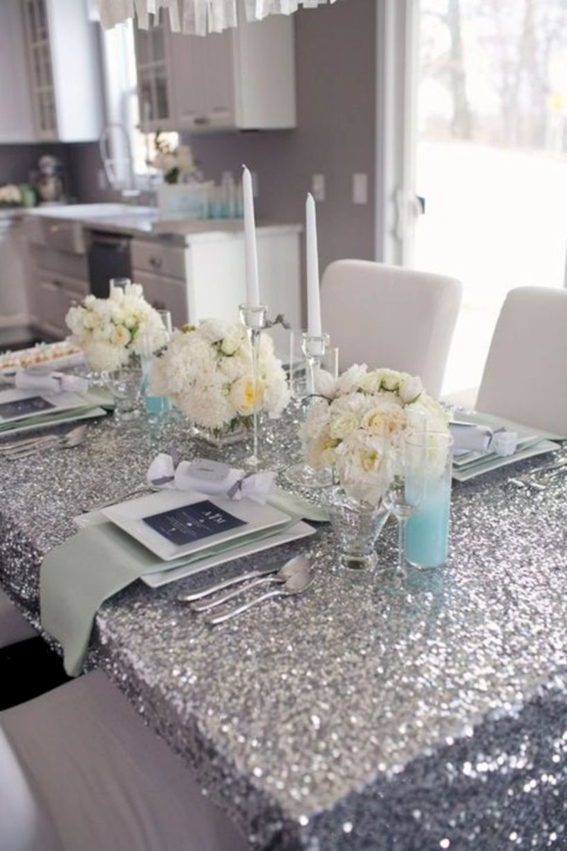 Beautiful winter table decoration ideas for a romantic dinner 03