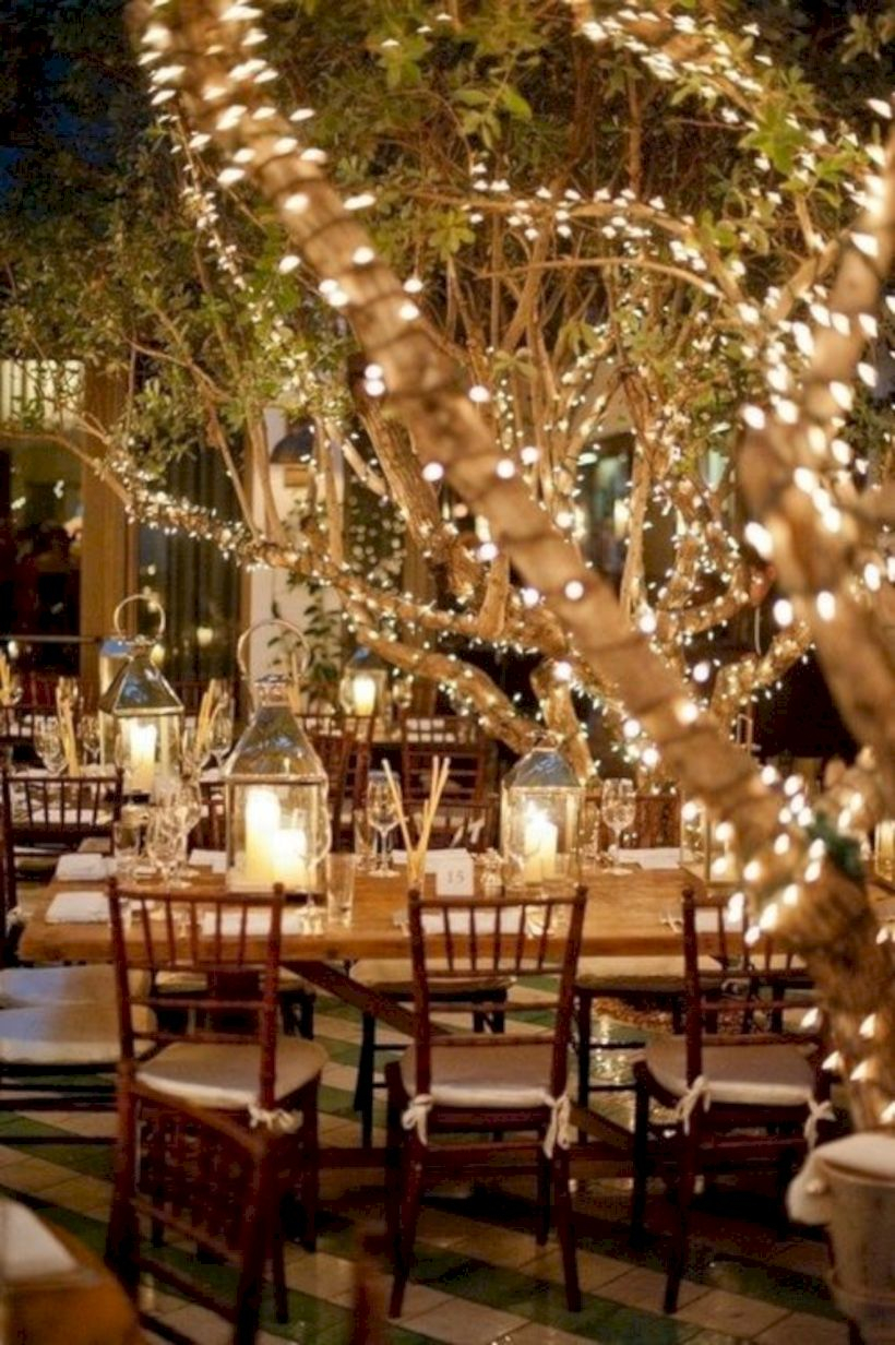 Beautiful winter table decoration ideas for a romantic dinner 11